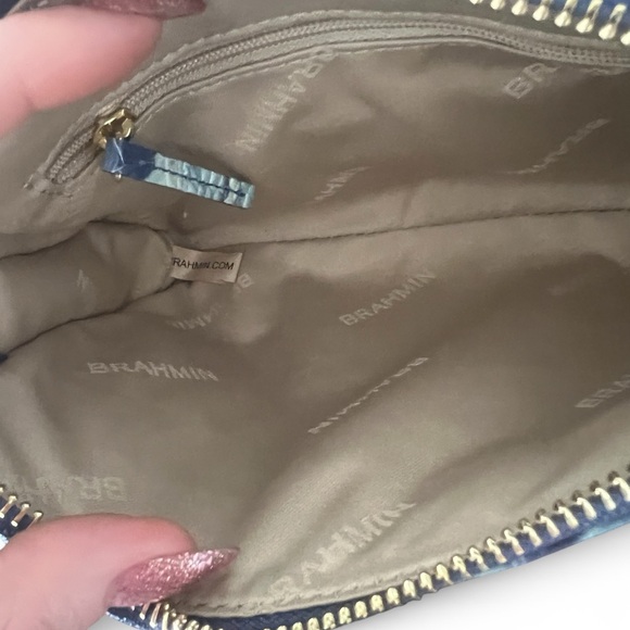 NWOT Brahmin Blue Ombre Croc Embossed Leather Wristlet w/ Dust Bag - Picture 5 of 7